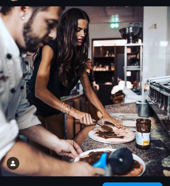 Chef Andrei mit Izabel Goulart